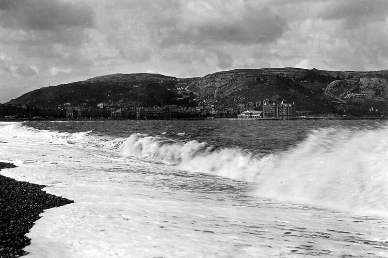 300101 rough sea 0411
