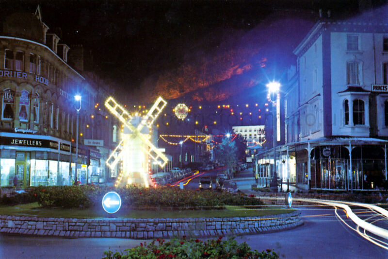 MOSTYN STREET CHRISTMAS 1970S
