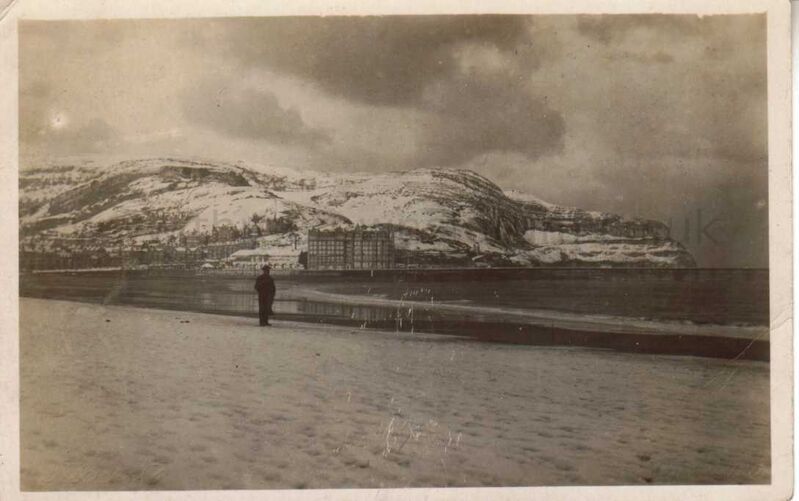 Llandudno showing the beach, Gt Orme and Grand Hotel under s
