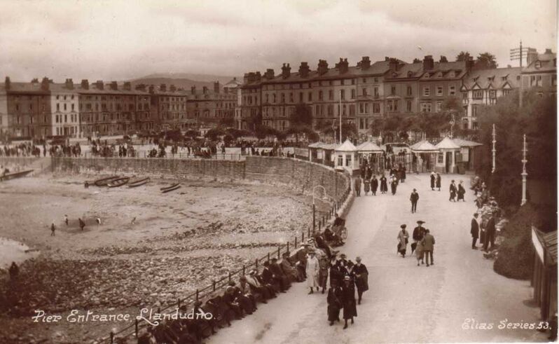 Pier Entrance Llandudno02
