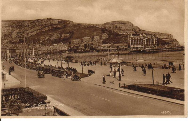 Promenade & Great Orme Llandudno02
