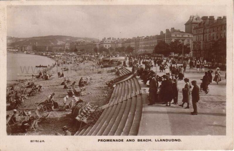 Promenade and Beach Llandudno02
