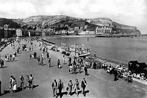 Filename=500601_bandstand_0400.jpg
Filesize=441KiB
Dimensions=2048x1365
Date added=Sep 14, 2023 500601_bandstand_0400.jpg