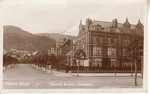 Filename=Clement_Avenue_Llandudno.jpg
Filesize=57KiB
Dimensions=1096x688
Date added=Sep 14, 2023 Clement_Avenue_Llandudno.jpg