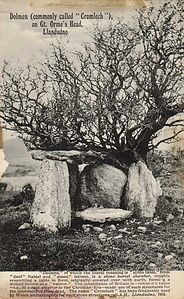 Dolmen_28commonly_called_Cromlech29_on_Gt_Ormes_Head_Llandudno.jpg
