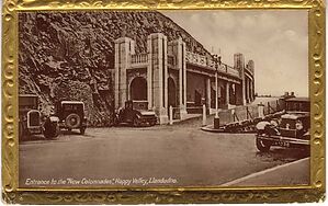Entrance_to_the_New_Colonnades_Happy_Valley_Llandudno.jpg