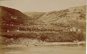 Happy_Valley_and_entrance_to_Marine_Drive2C_from_pier.jpg