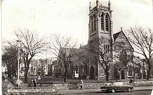 Holy_Trinity_Church_Llandudno.jpg