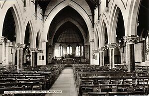 Interior_Holy_Trinity_Church_Llandudno.jpg