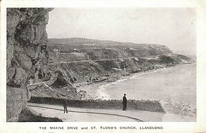 Marine_Drive_and_St_Tudnos_Church_Llandudno.jpg