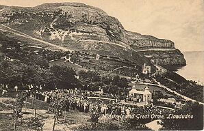 Minstrels_and_Great_Orme_Llandudno.jpg
