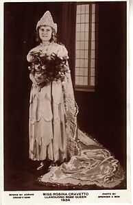 Miss_Rosina_Cravetto_Llandudno_Rose_Queen_1934.jpg