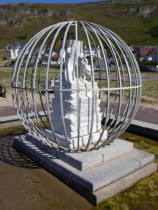 white rabbit statue west shore 2010
