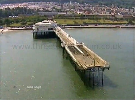 Colwyn_Bay_Pier_-_Aerial_View
