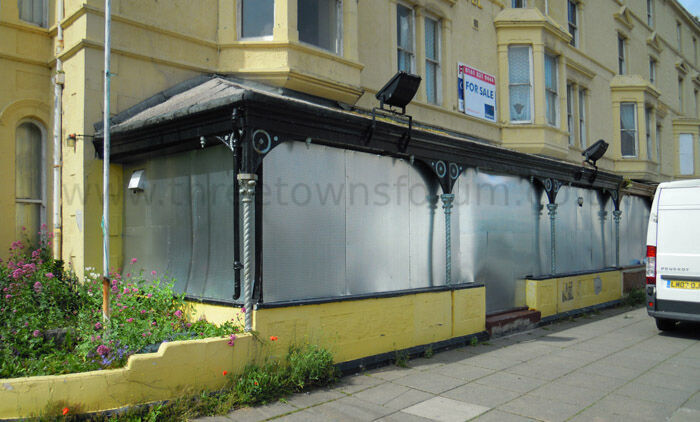 Llandudno_Clarence_Hotel_Metal_Sheeting_2011
