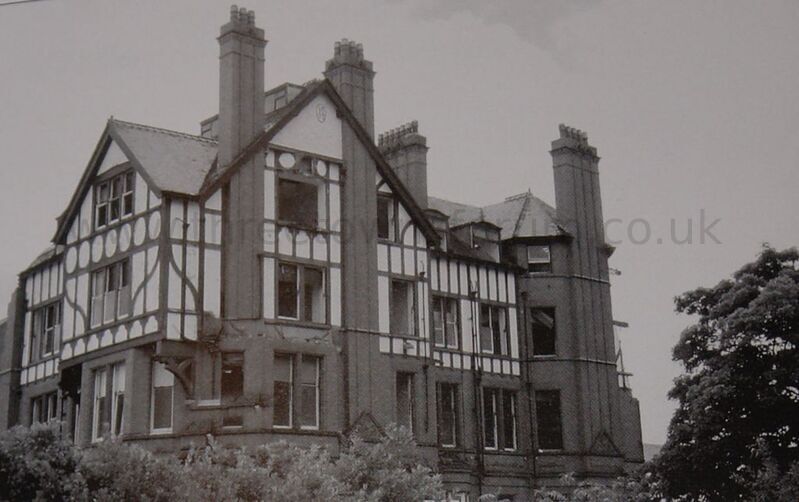 Rhos_On_Sea_-_Demolition_of_Rhos_Abbey_Hotel_June_2001
