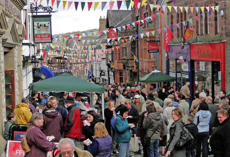 Conwy_Feast_High_Street_2010
