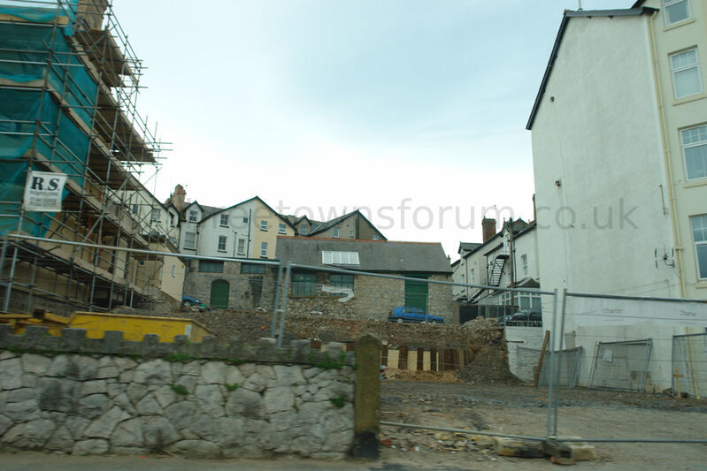 Colwyn_Bay_Prom_Flats_March_2007
