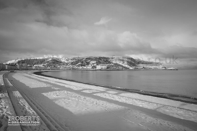 LLANDUDNO PROMENADE HEAVY SNOW 2010
