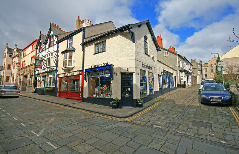 CONWY HIGH STREET, 2008
Including A H Wilson Ironmongers on the corner, currently Parisellas Ice Cream (2023)
