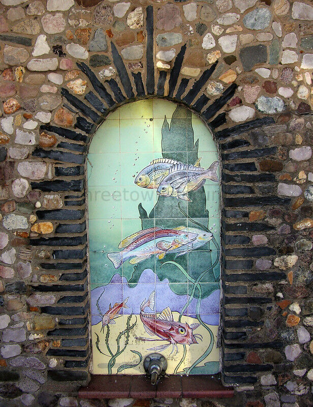 TILED WATER FOUNTAIN, RHOS POINT SHELTER, RHOS ON SEA
Pretty sure it has gone now, sadly (2023)
