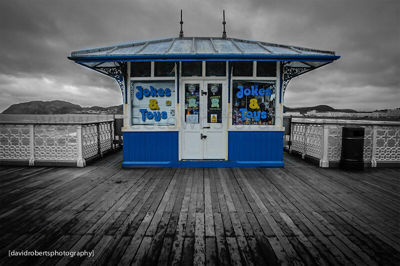 JOKES AND TOYS KIOSK, LLANDUDNO PIER 2009
