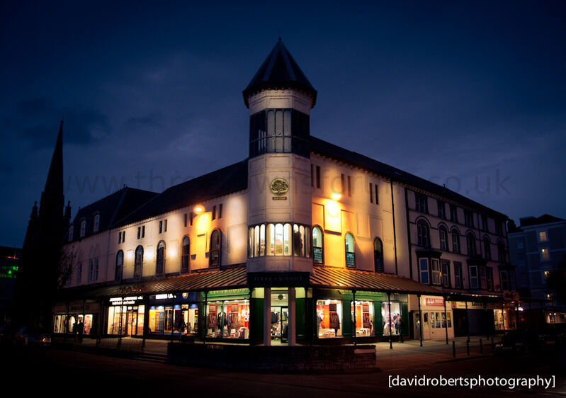 BUNNEYS CORNER BUILDING, MOSTYN STREET, LLANDUDNO 2012
Then housing a branch of Greenwoods Mens Clothing.
