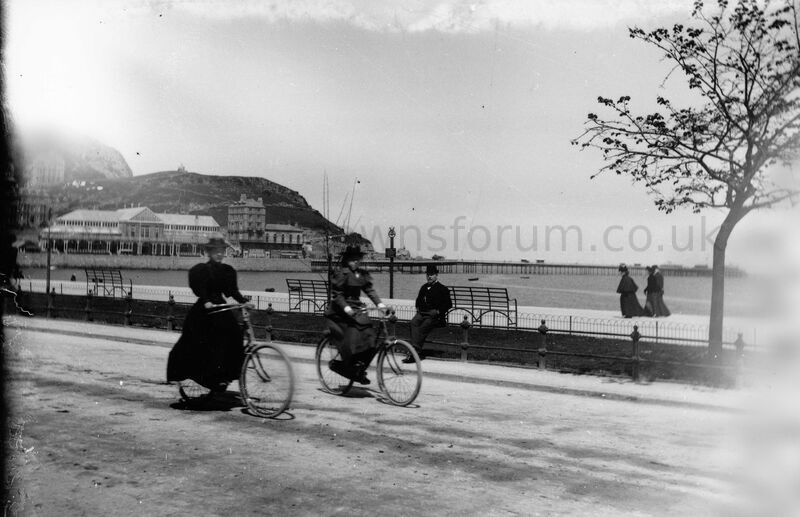 Llandudno_Pier_Prom_Pavilion_1890s.jpg