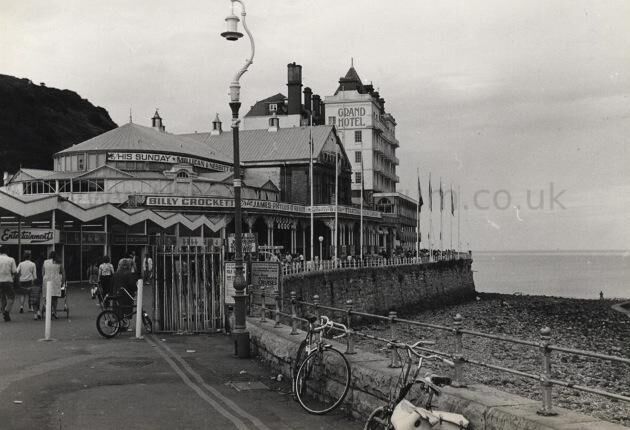 LLANDUDNO_PIER_PAVILION_FRONTAGE_1970S.jpg