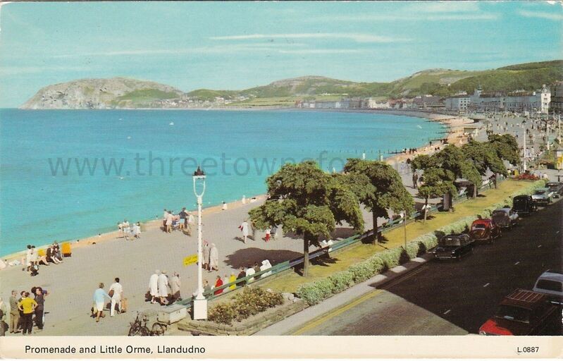 Llandudno_Promenade_1970s~0.jpg