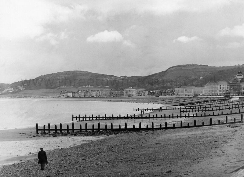 Llandudno_Promenade_1980s~0.jpg
