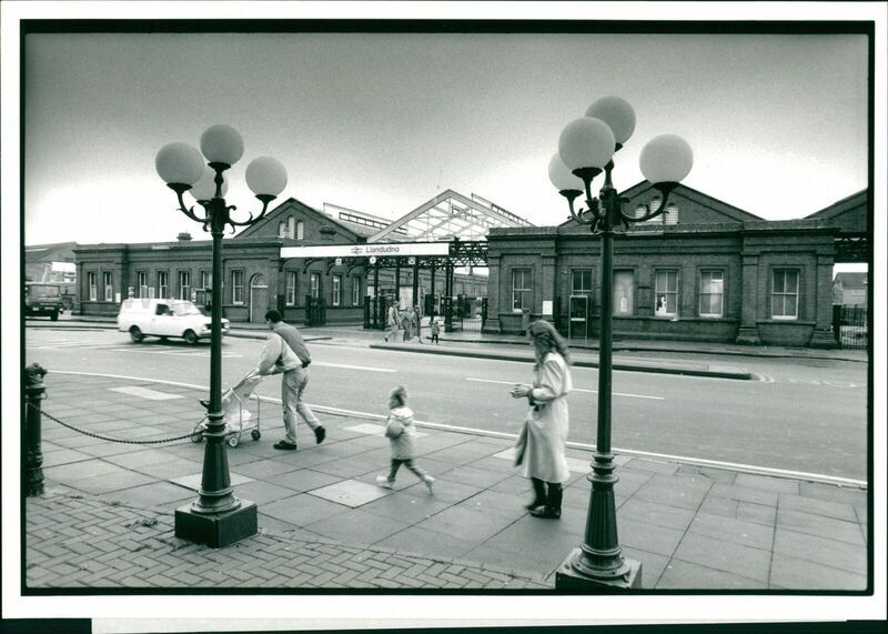 Llandudno_Station_1990s.jpg
