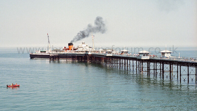 MANX STEAMER DOCKING AT LLANDUDNO PIER 1960S
