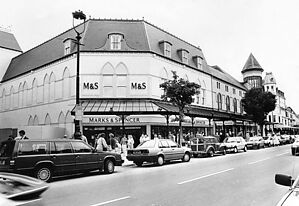Filename=MARKS_AND_SPENCER_SATELLITE_STORE_MOSTYN_STREET_1980S.jpg
Filesize=332KiB
Dimensions=1781x1227
Date added=Sep 14, 2023 MARKS_AND_SPENCER_SATELLITE_STORE_MOSTYN_STREET_1980S.jpg