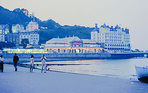 Filename=LLANDUDNO_PIER_PAVILION_AT_NIGHT_1970S.jpg
Filesize=304KiB
Dimensions=1600x1010
Date added=Sep 14, 2023 LLANDUDNO_PIER_PAVILION_AT_NIGHT_1970S.jpg